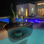 Charming Villa, Private Pool *